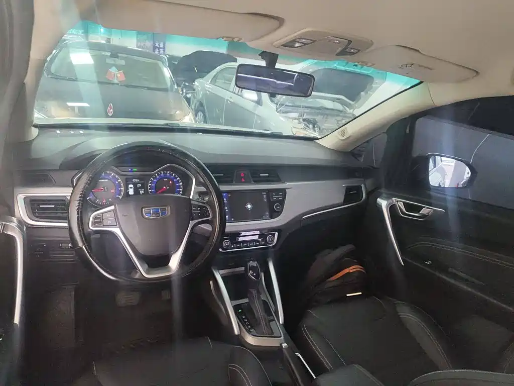 Geely Vision X3 2019 — фото 10