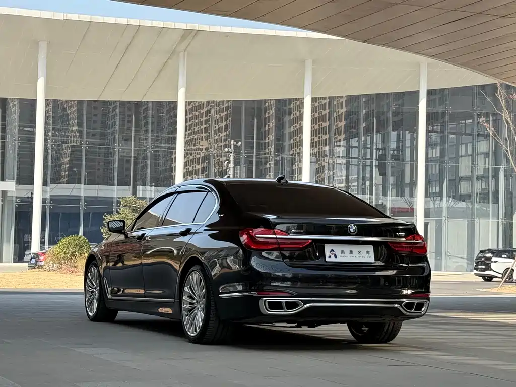 BMW 7 Series 2017 — фото 14