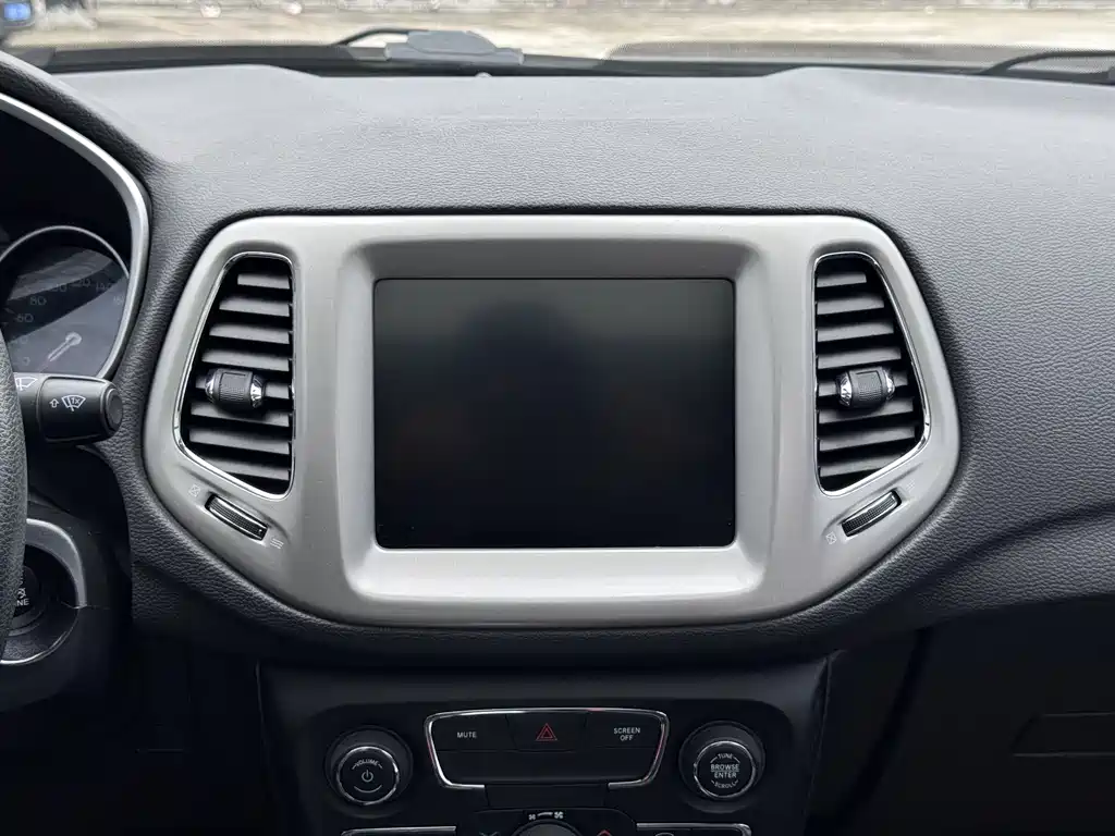 Jeep Compass 2020 — фото 18