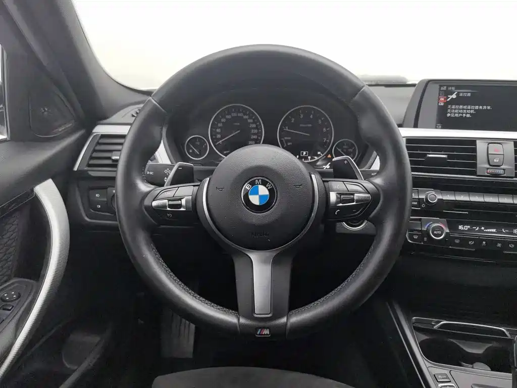 BMW 3 Series 2017 — фото 11