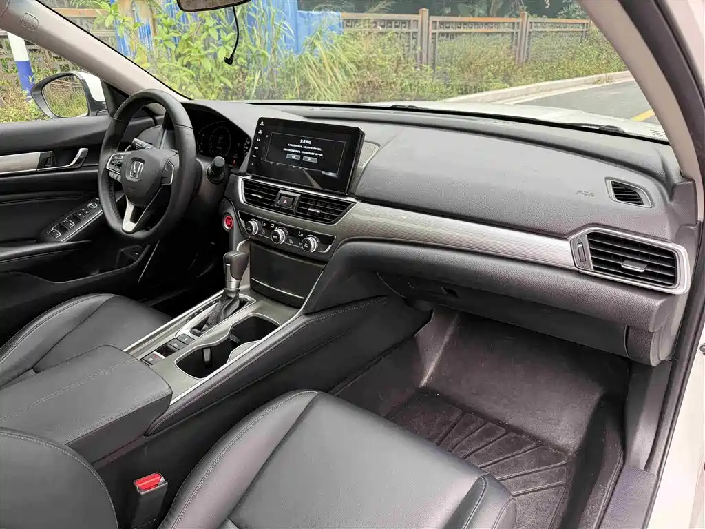 Honda Accord 2022 — фото 10