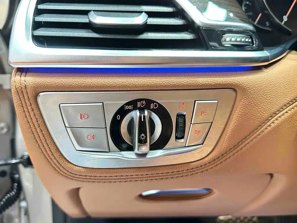 BMW 7 Series 2016 — фото 15