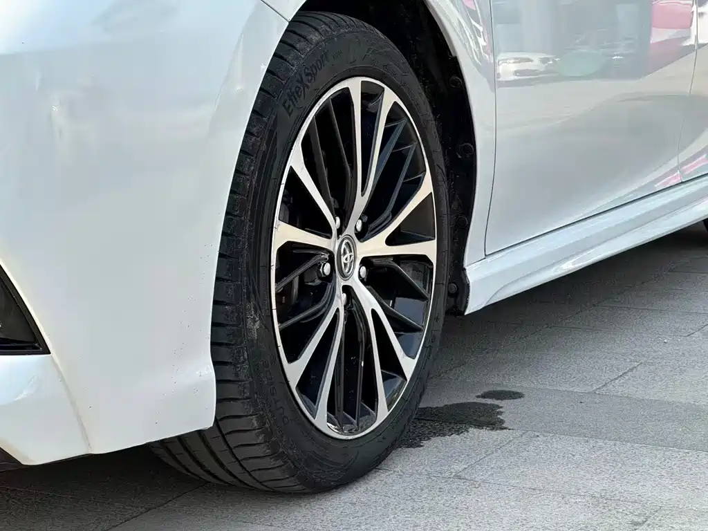 Toyota Camry 2018 — фото 10