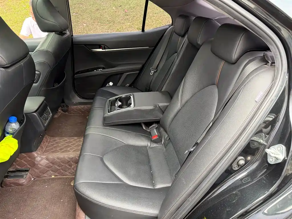 Toyota Camry 2021 — фото 10