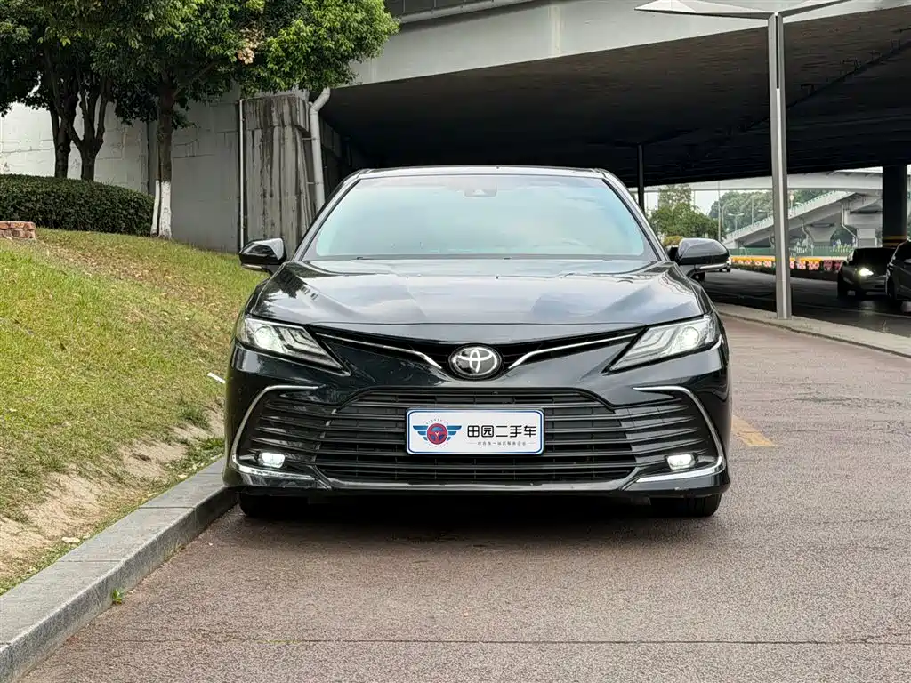 Toyota Camry 2021 — фото 2
