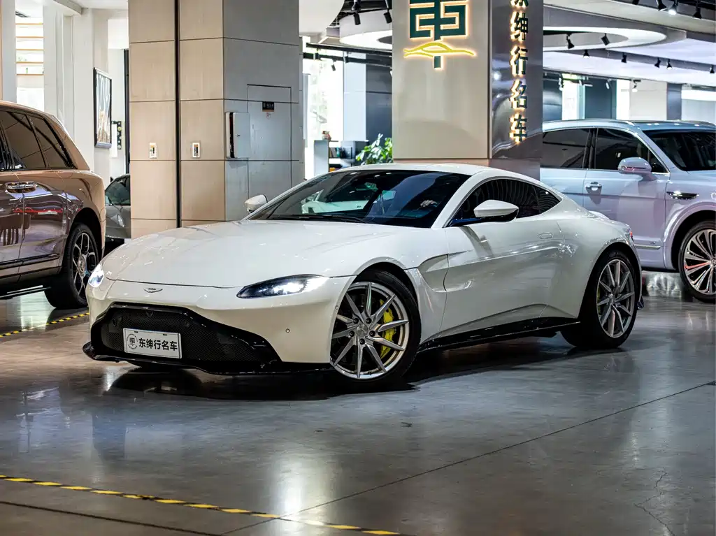 Aston Martin V8 Vantage 2019 — фото 1