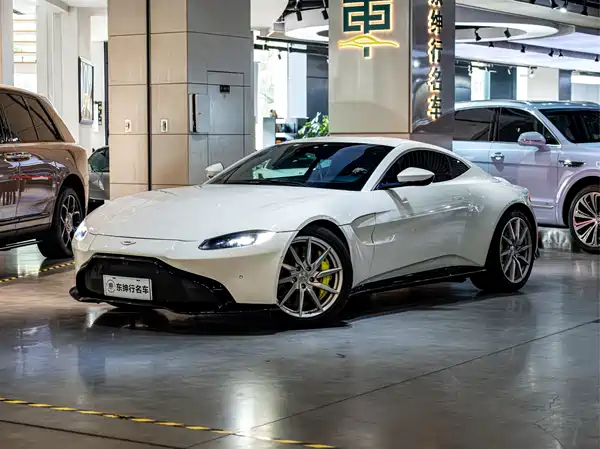 Aston Martin V8 Vantage 2019