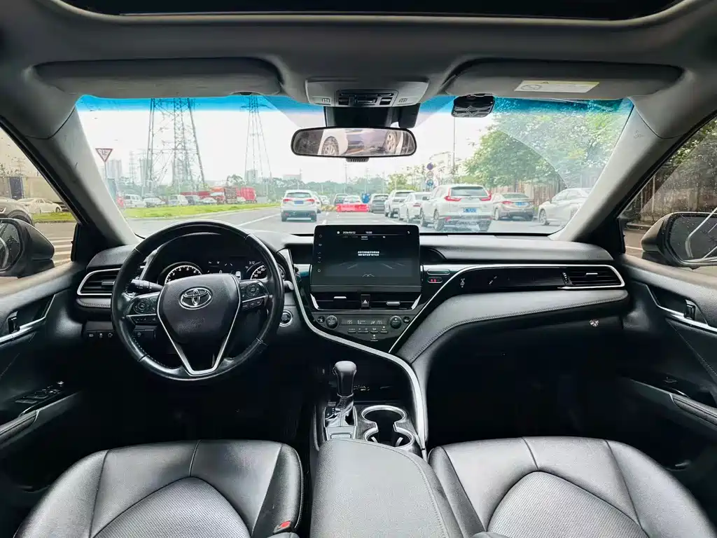 Toyota Camry 2021 — фото 11