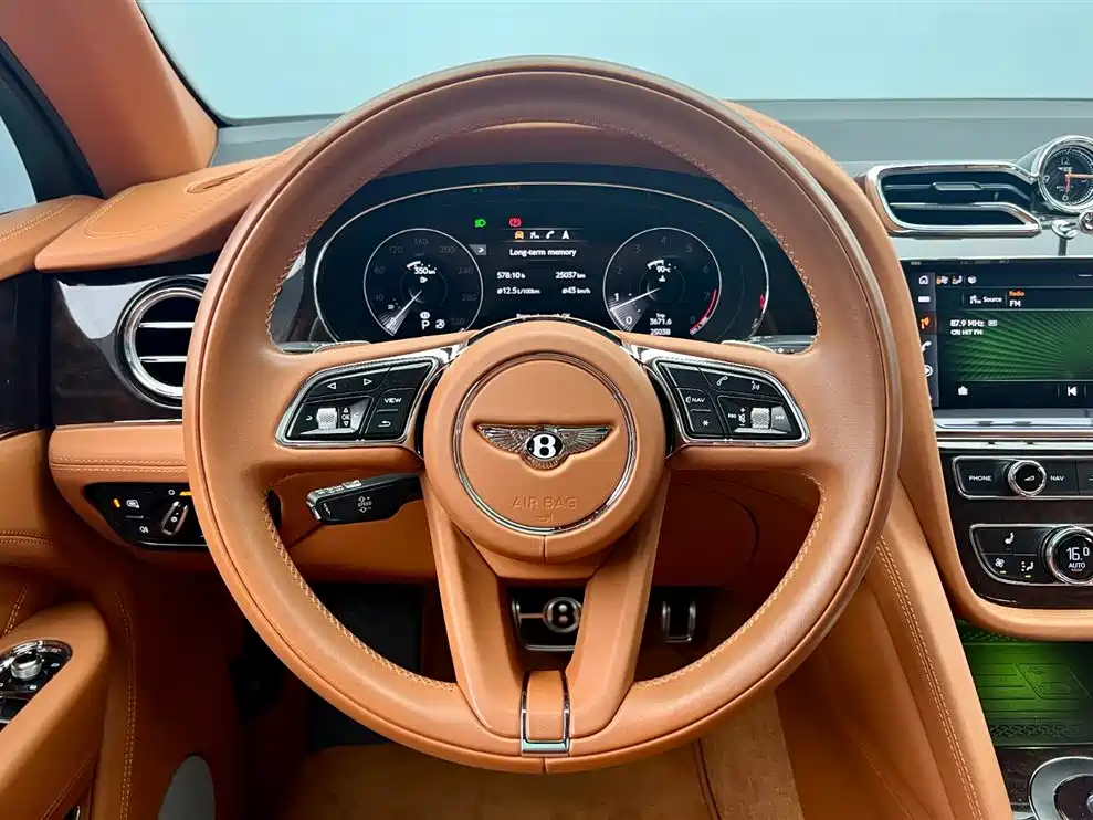 Bentley Bentayga 2021 — фото 21
