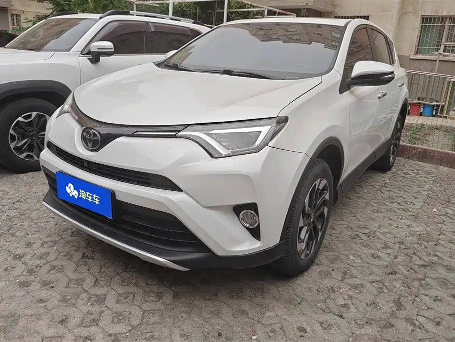 Toyota RAV4 2019 — фото 1