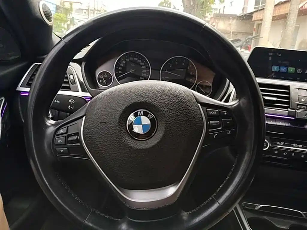 BMW 3 Series 2018 — фото 11