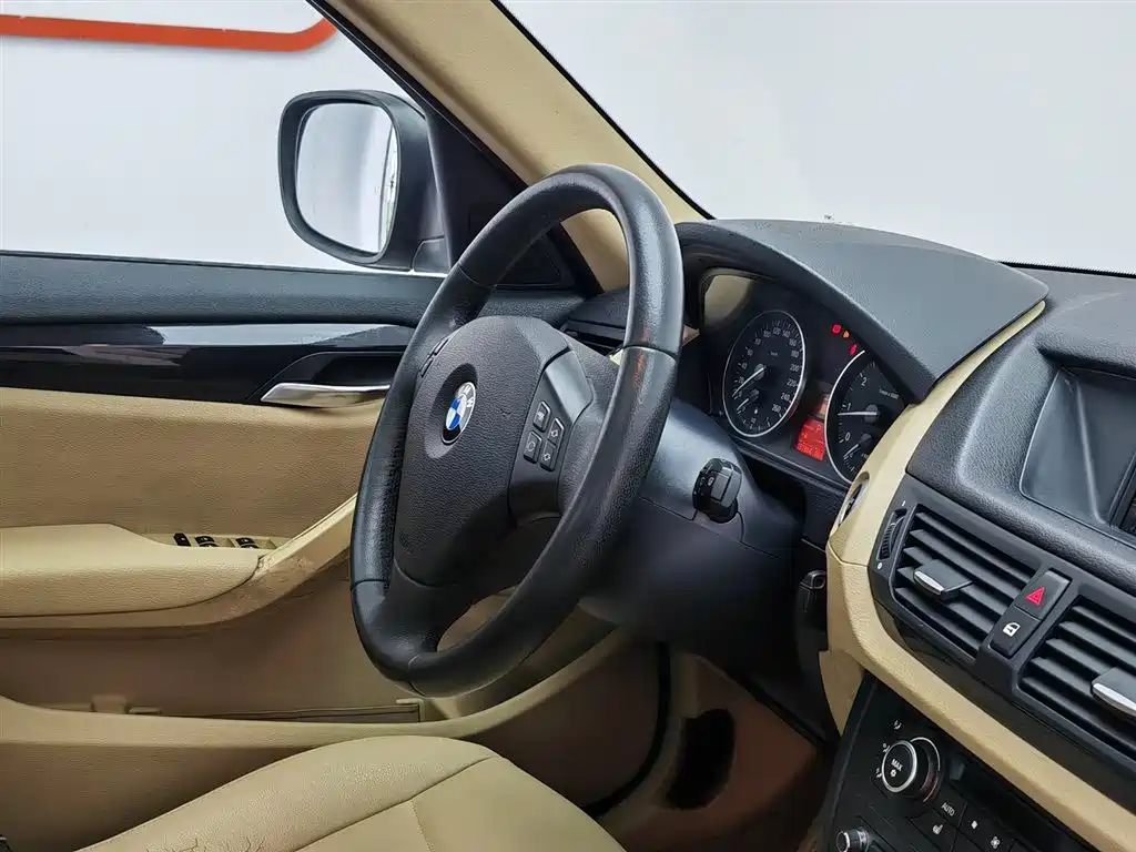 BMW X1 2012 — фото 22