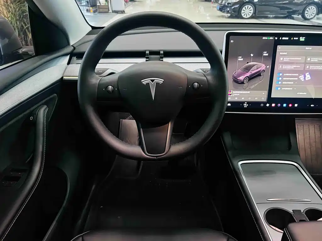 Tesla Model Y 2024 — фото 13