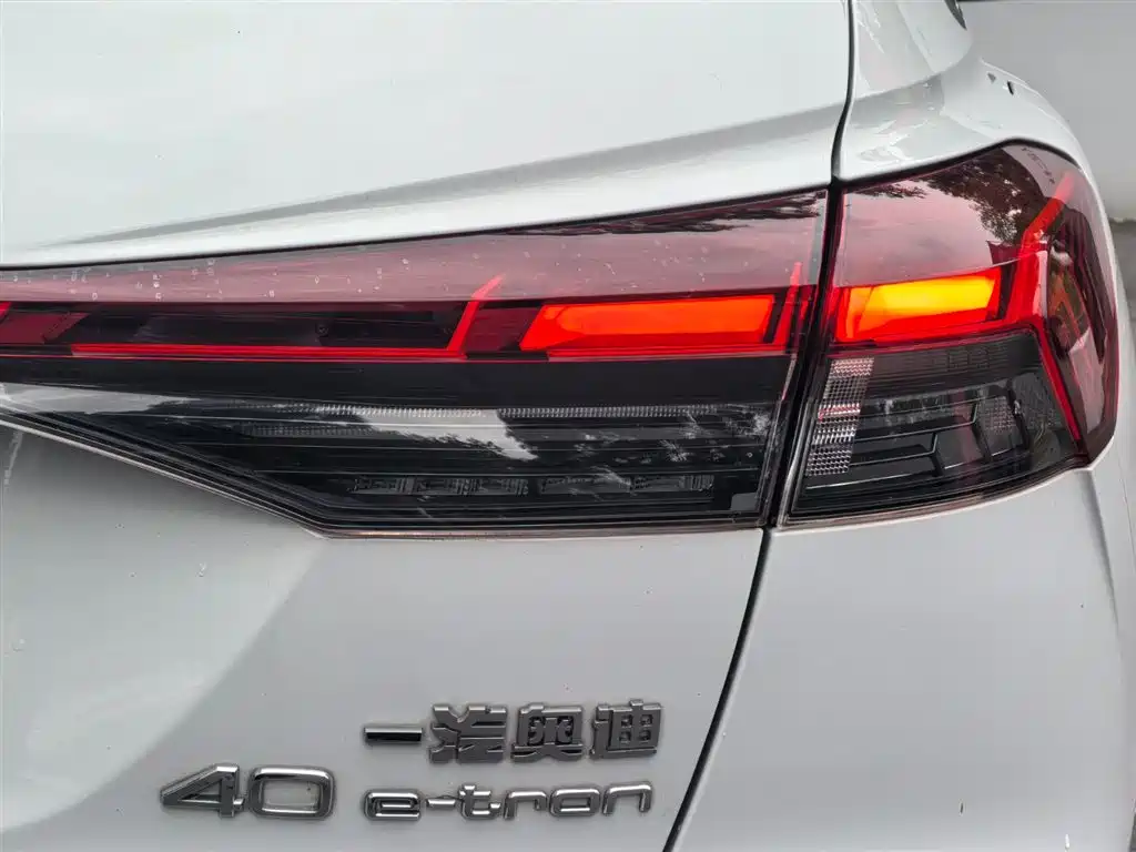 Audi Q4 E-Tron 2025 — фото 18