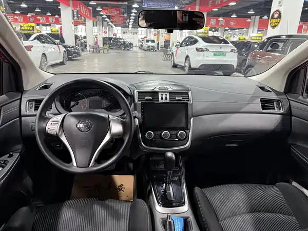 Nissan Tiida 2022
