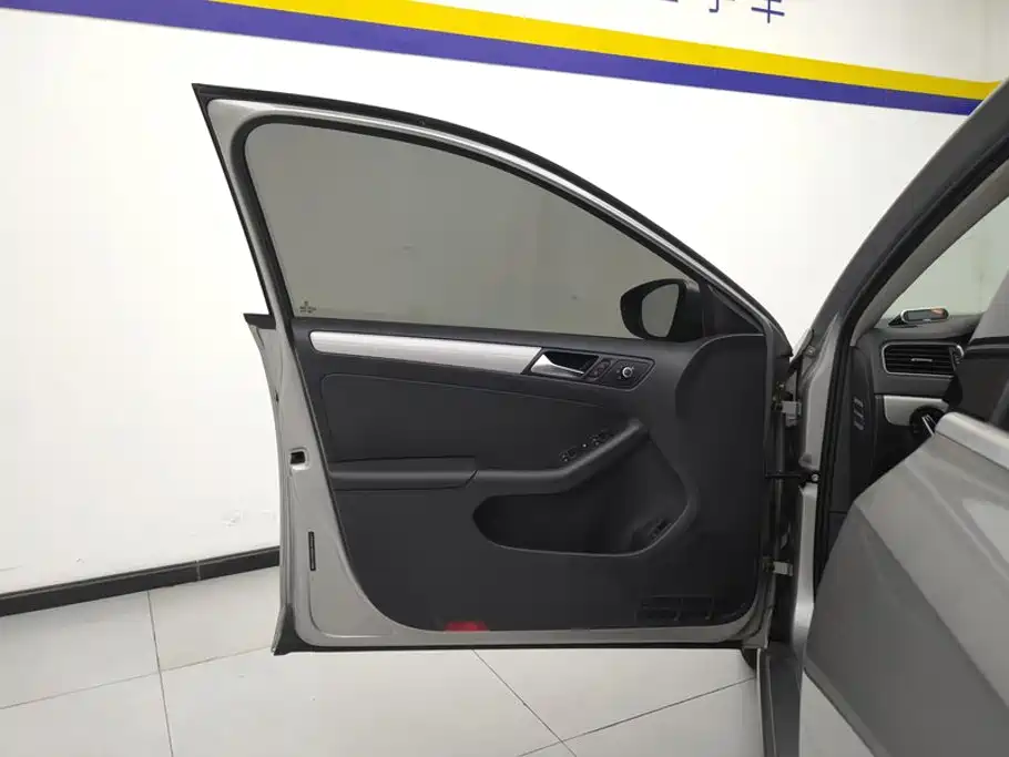 Volkswagen Sagitar 2014