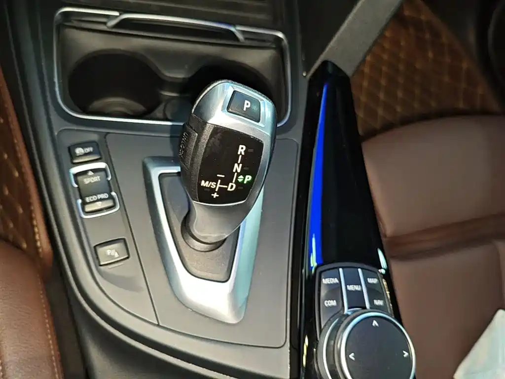 BMW 3 Series 2019 — фото 14