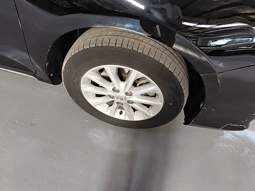 Toyota Camry 2015 — фото 14