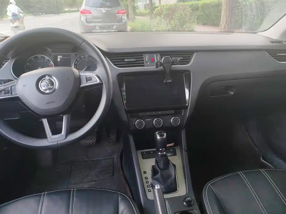 Skoda Octavia 2019 — фото 12