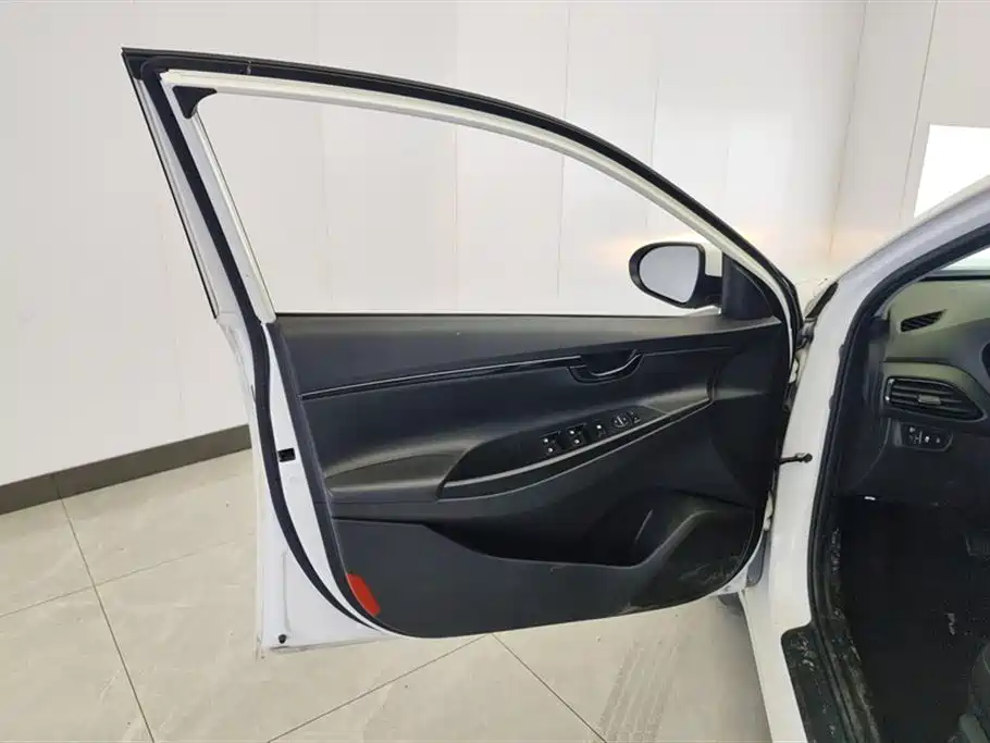 Hyundai Elantra 2019 — фото 7