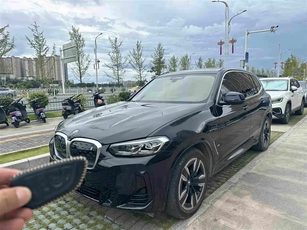 BMW iX3 2023 — фото 1