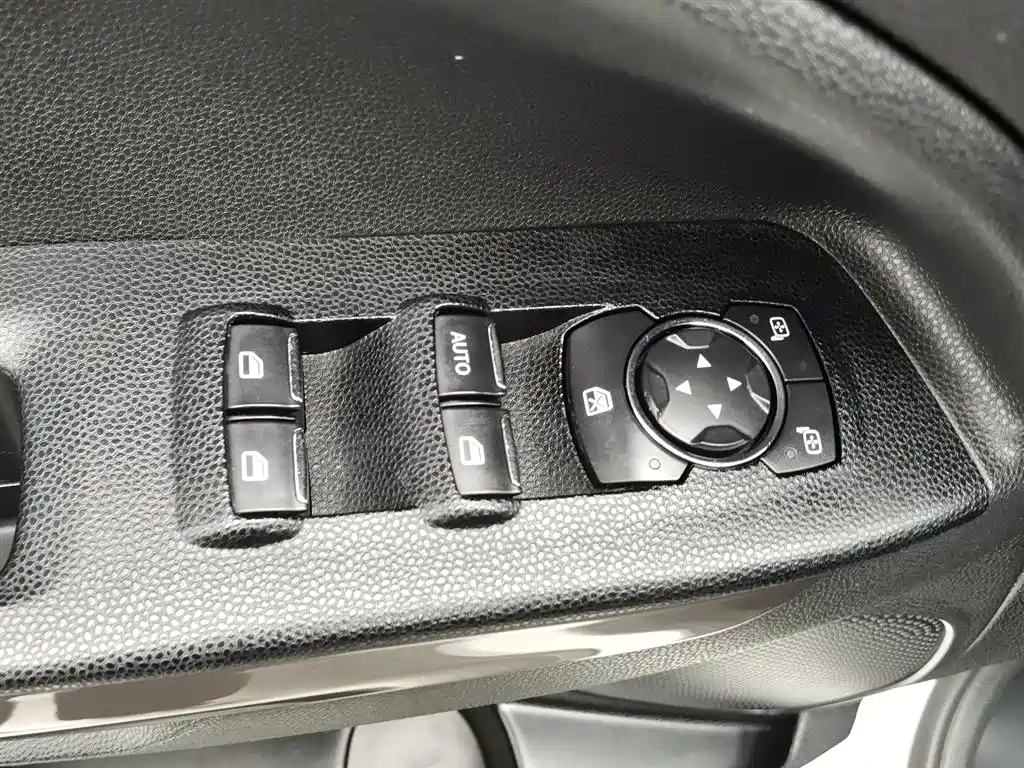 Ford Ecosport 2018 — фото 9
