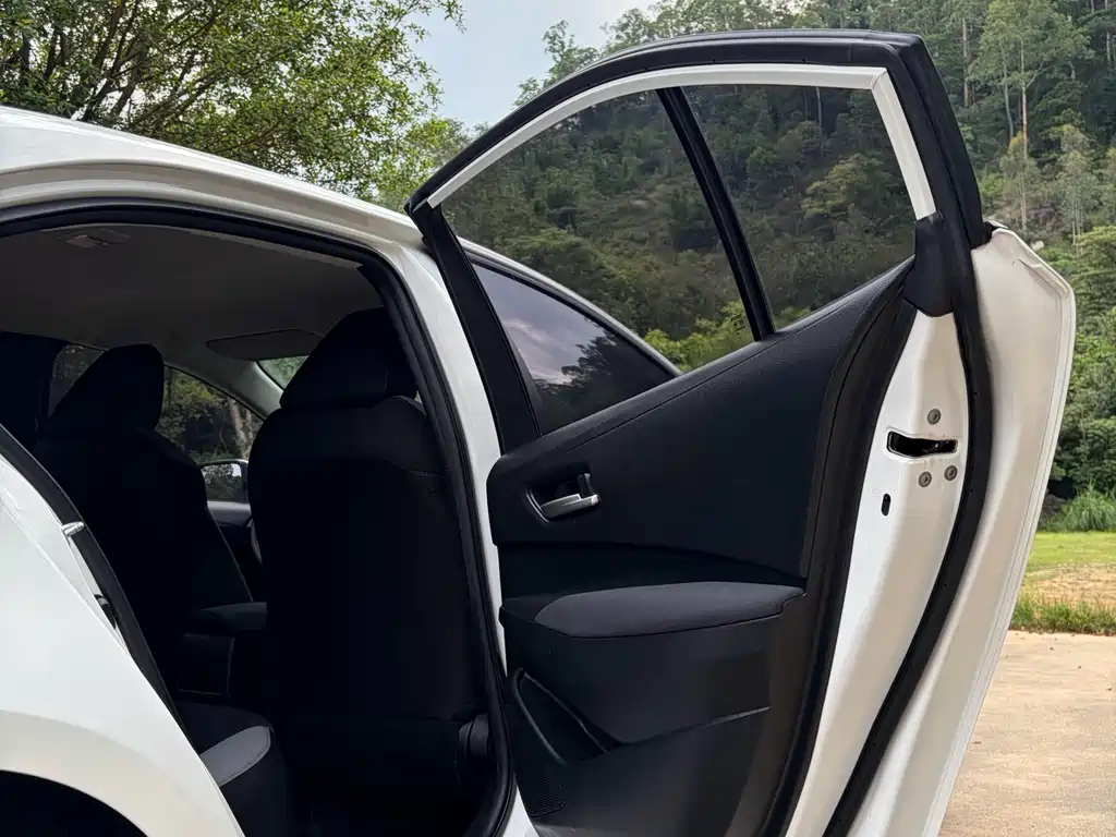Toyota Corolla 2023 — фото 16