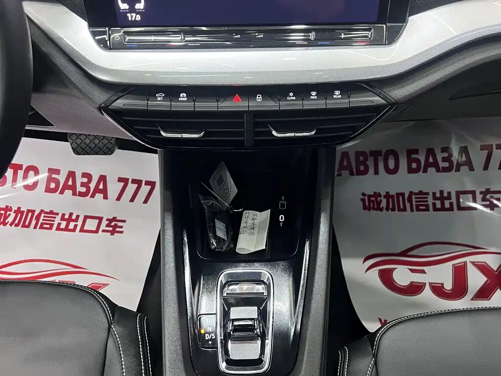 Skoda Octavia 2022 — фото 13