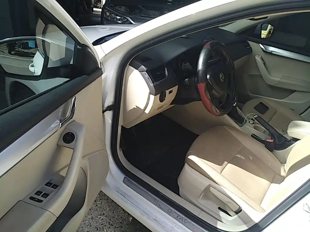 Skoda Octavia 2015 — фото 16