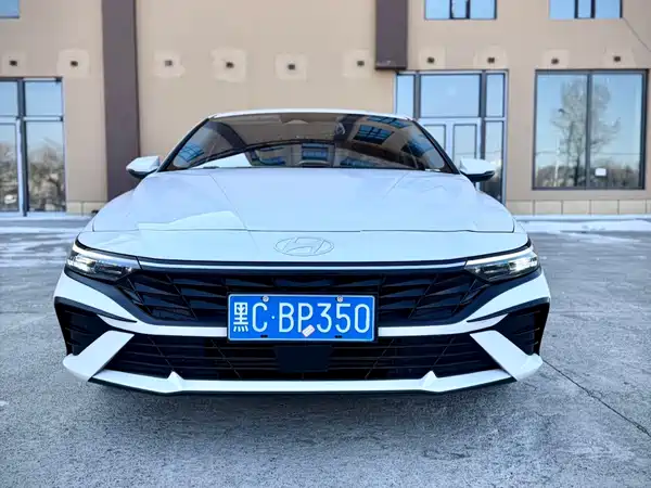 Hyundai Elantra 2023