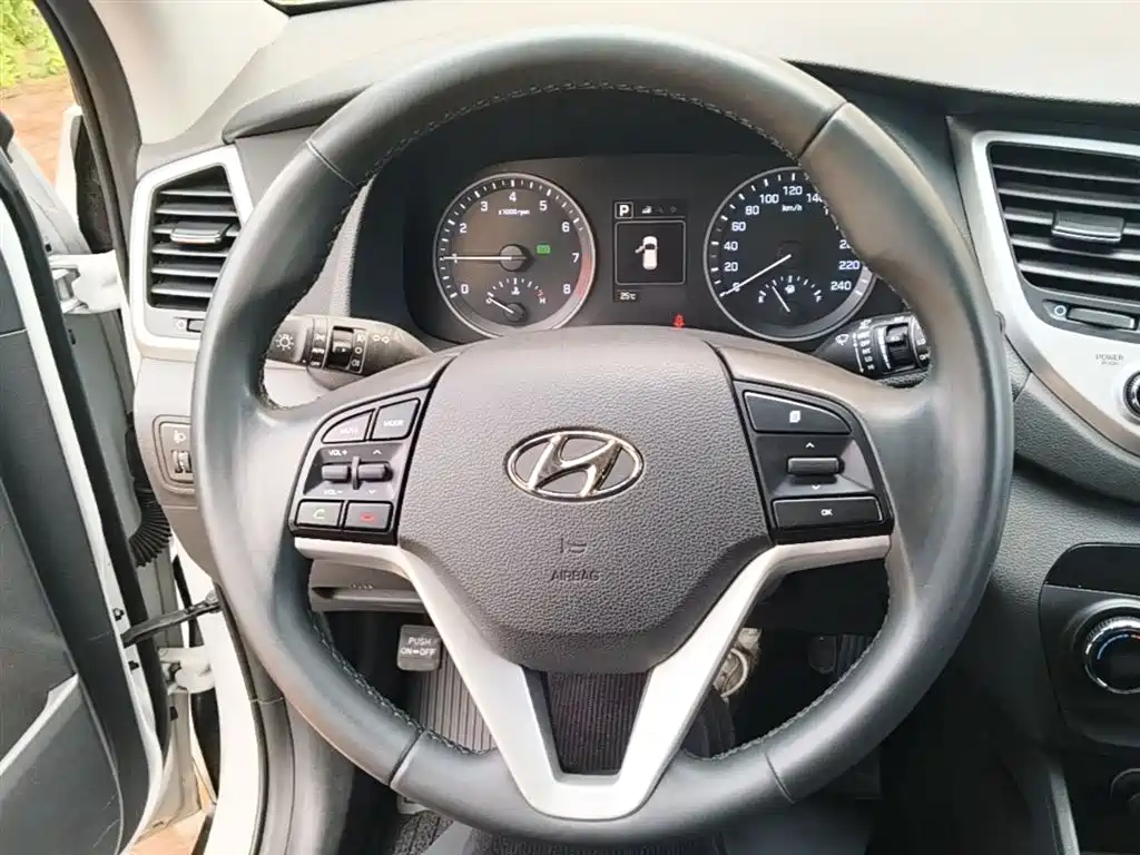 Hyundai Tucson 2017 — фото 11
