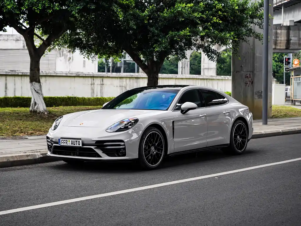 Porsche Panamera 2018 — фото 1