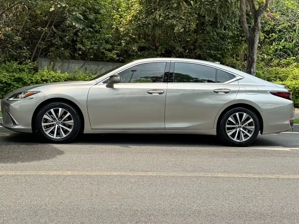 Lexus ES 2019 — фото 2