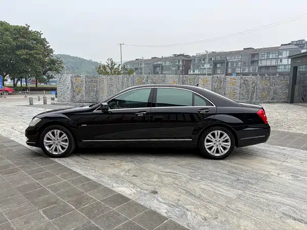 Mercedes-Benz S-Class 2012