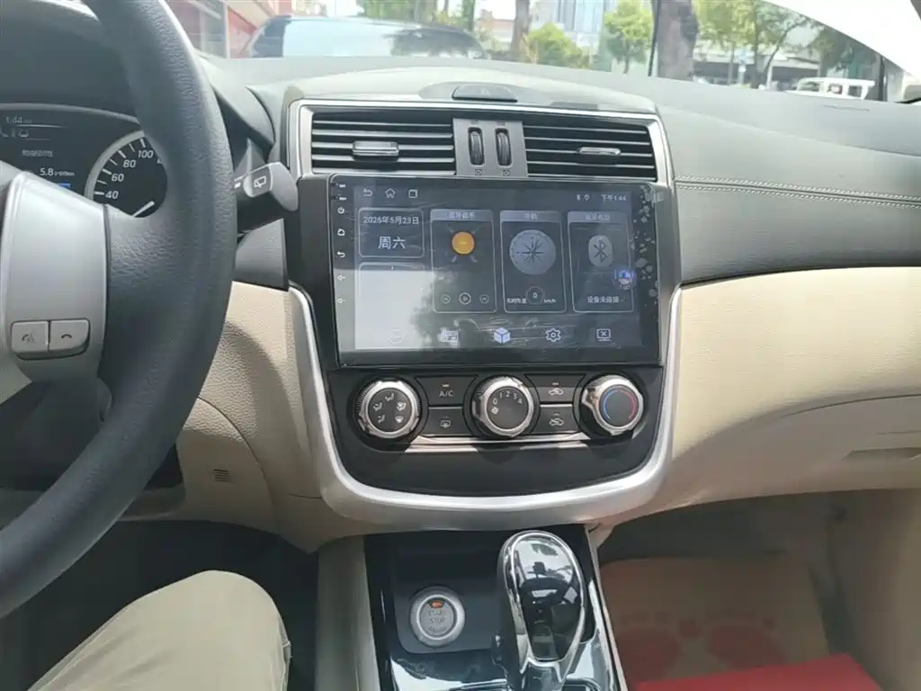 Nissan Tiida 2016 — фото 13