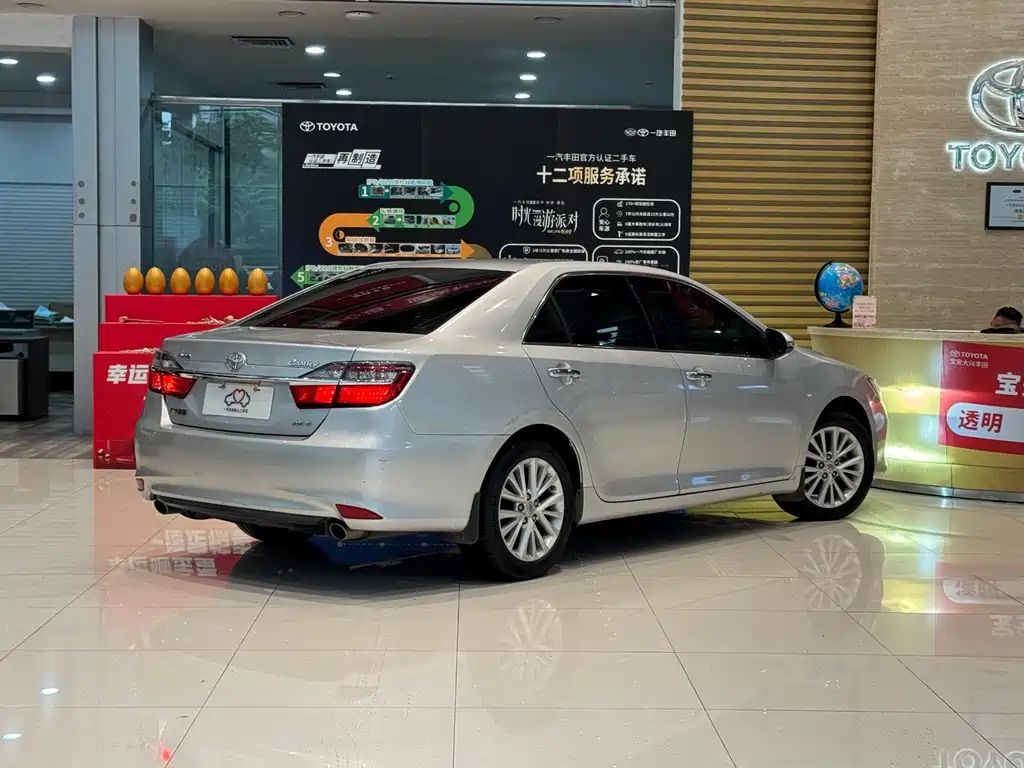 Toyota Camry 2016 — фото 2