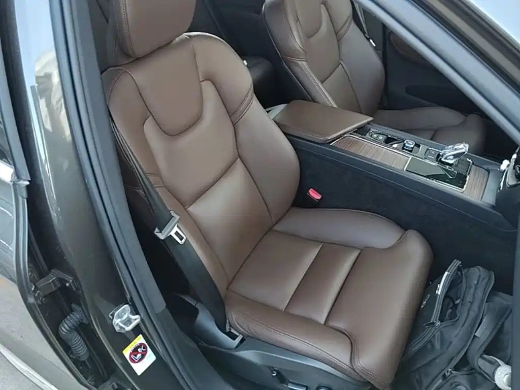 Volvo XC60 2022 — фото 25