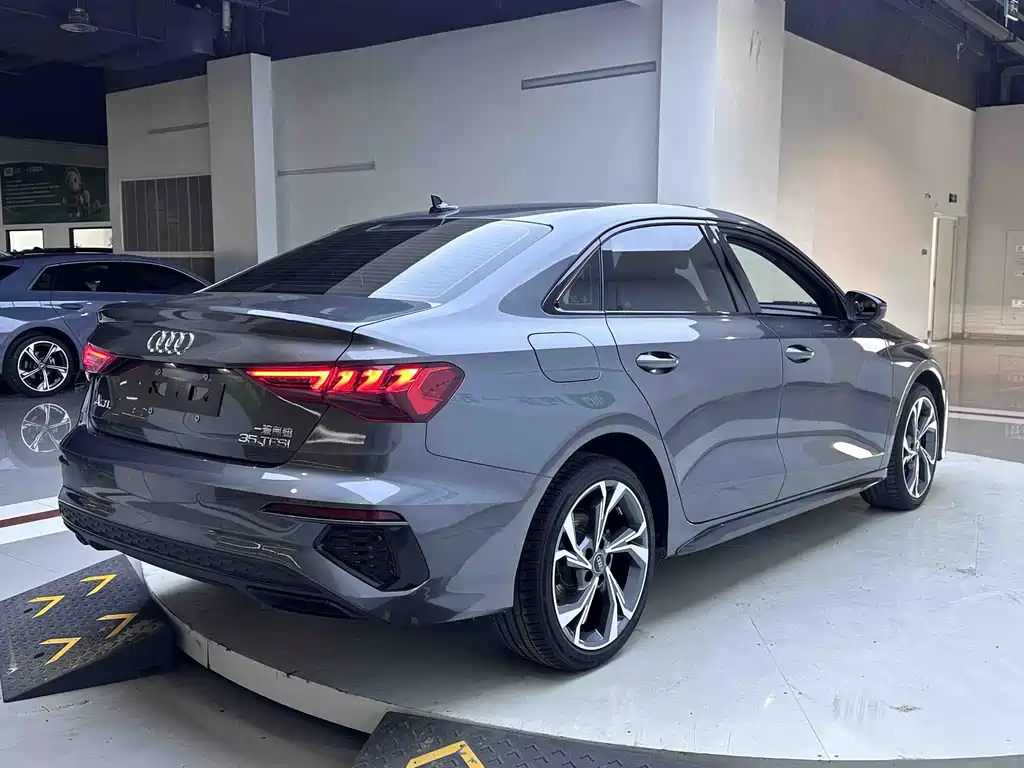 Audi A3 2022 — фото 10