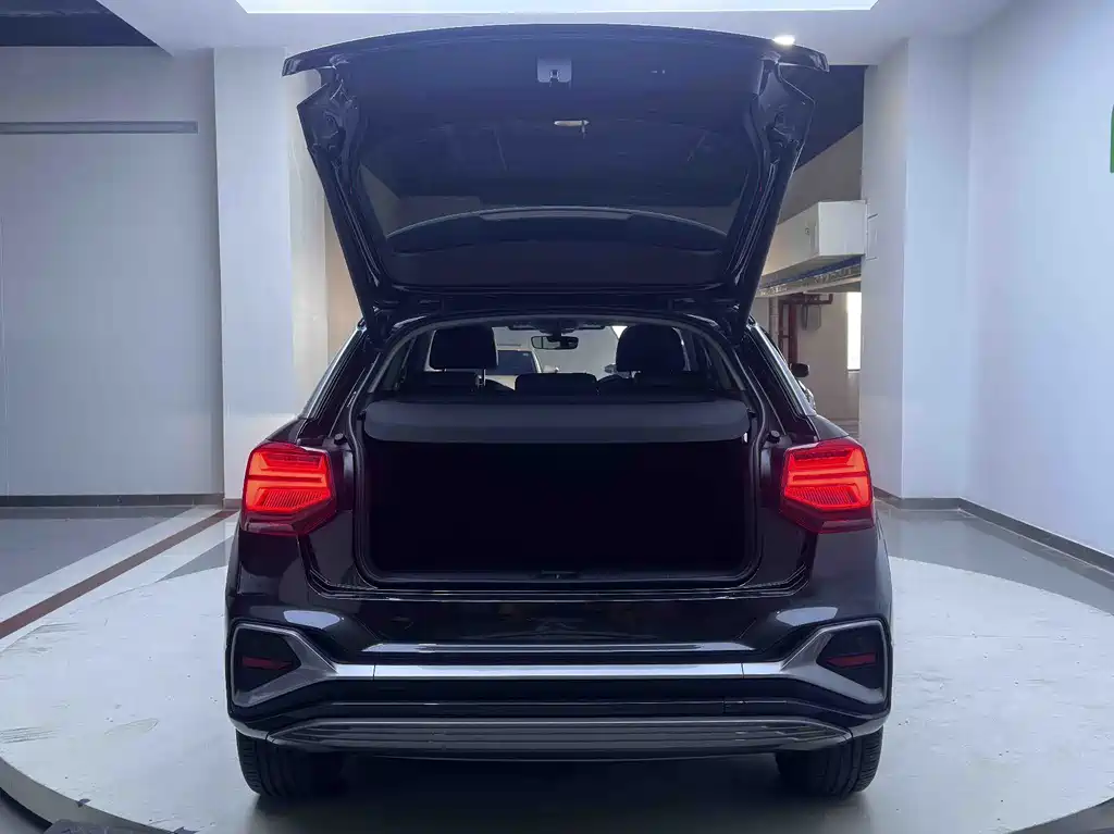 Audi Q2L E-Tron 2023 — фото 17