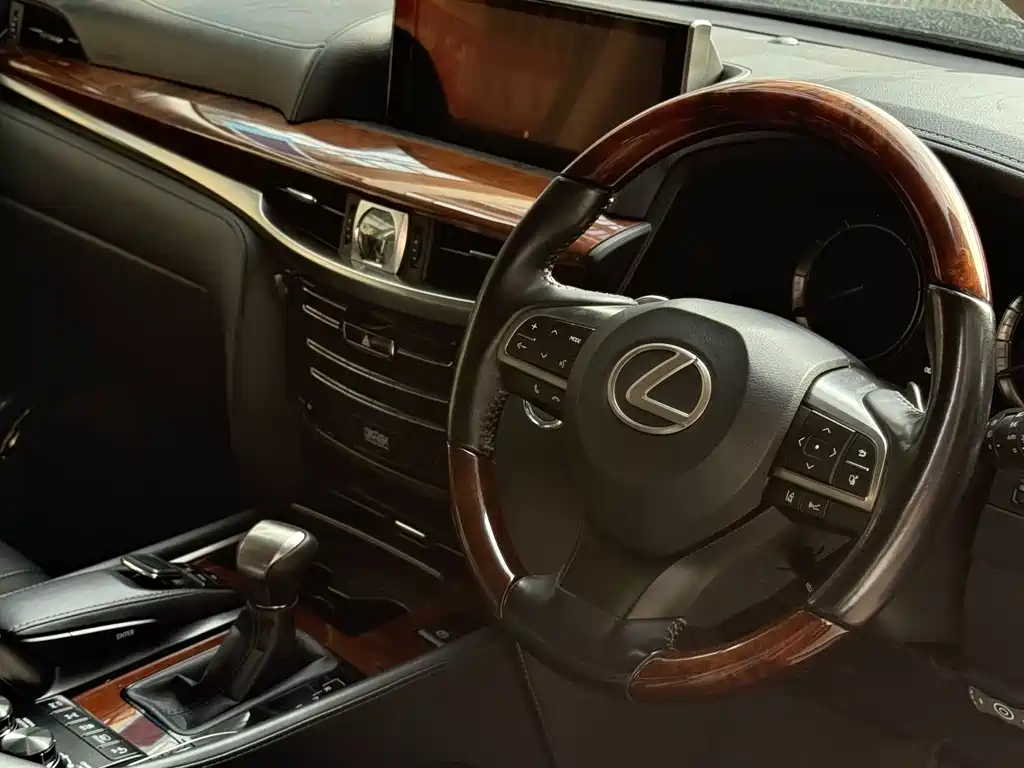 Lexus LX 2022 — фото 10