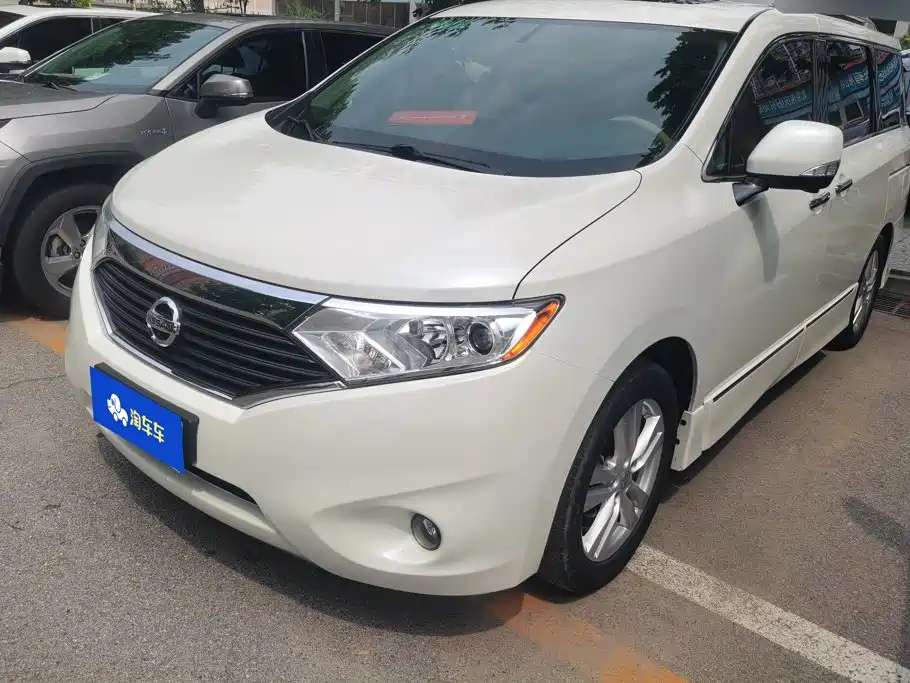 Nissan Quest 2017 — фото 1