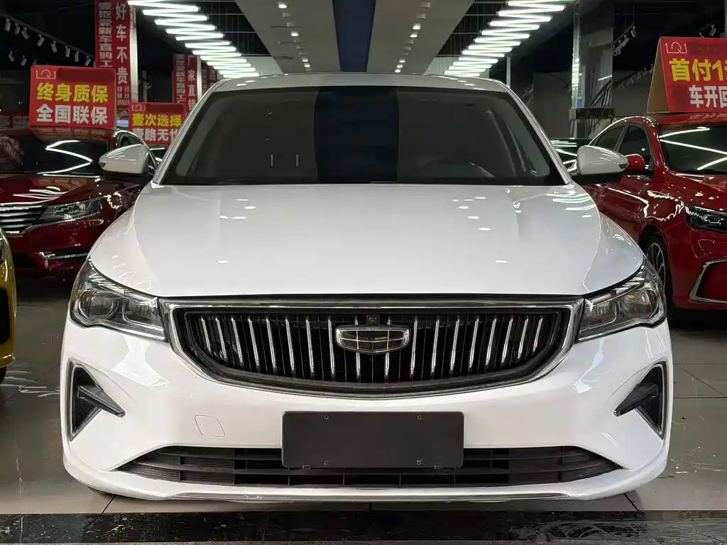 Geely Emgrand 2022