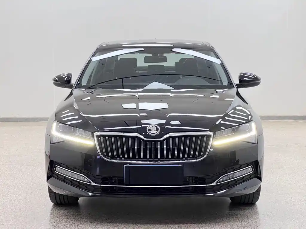 Skoda Superb 2025 — фото 2