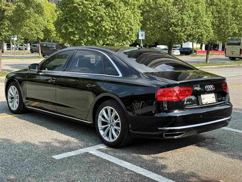Audi A8 2014 — фото 13