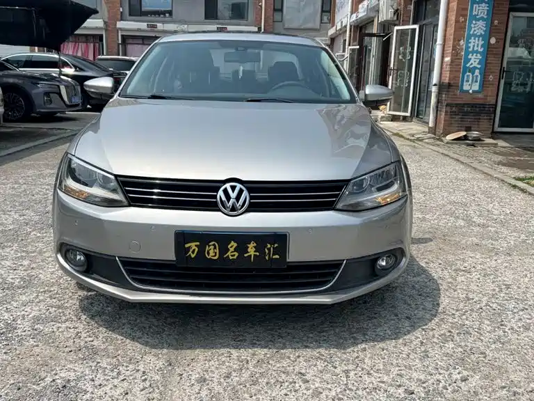 Volkswagen Sagitar 2013