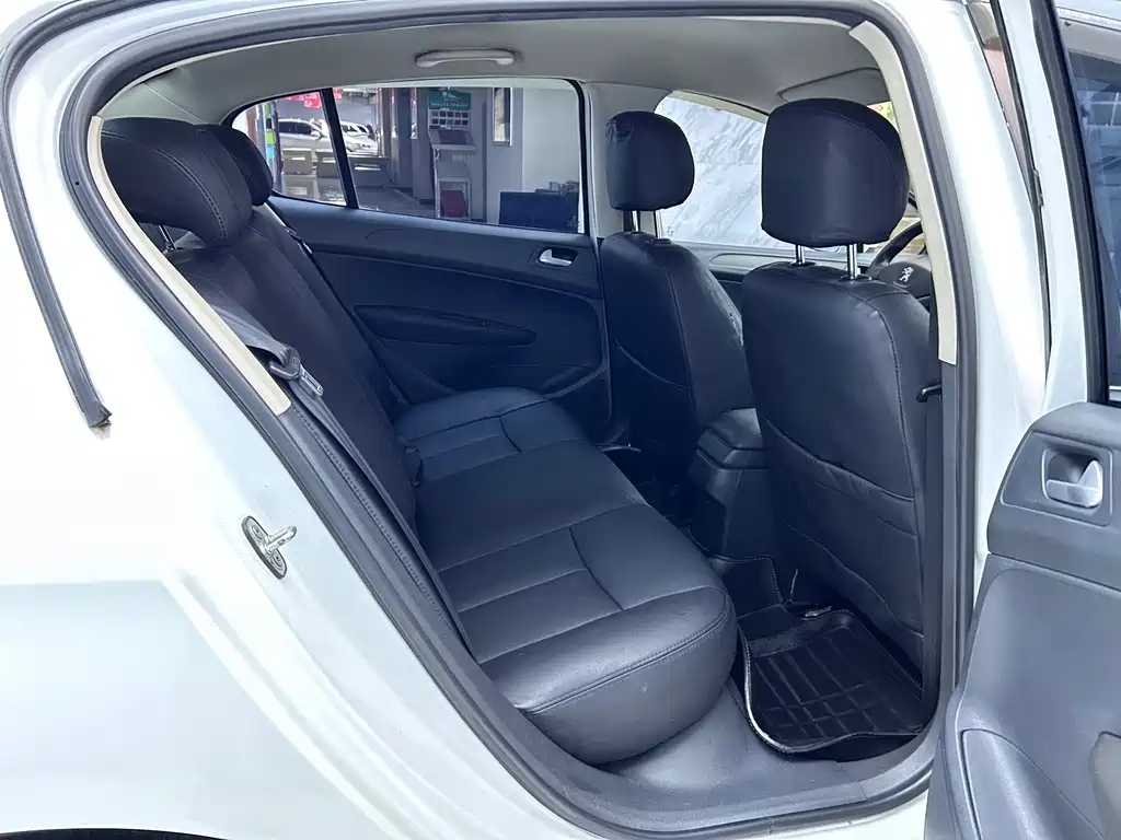 Peugeot 308 2014 — фото 11