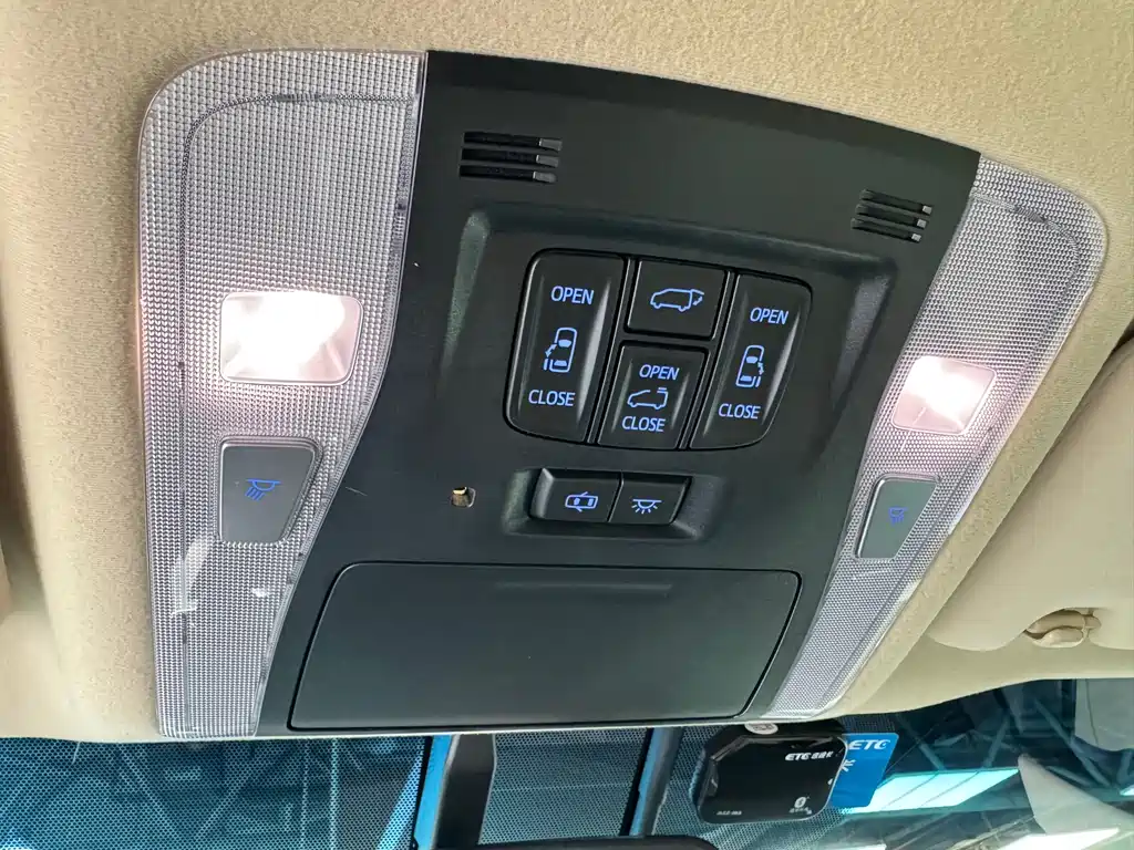 Toyota Alphard 2018 — фото 26