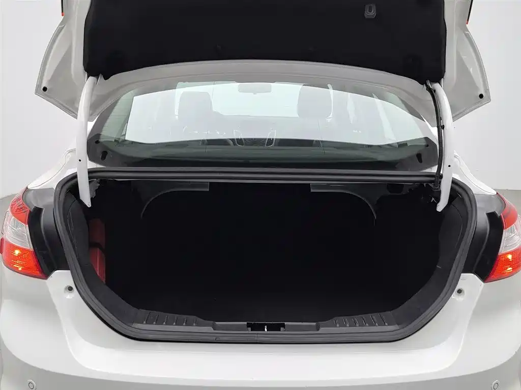 Ford Focus 2015 — фото 16