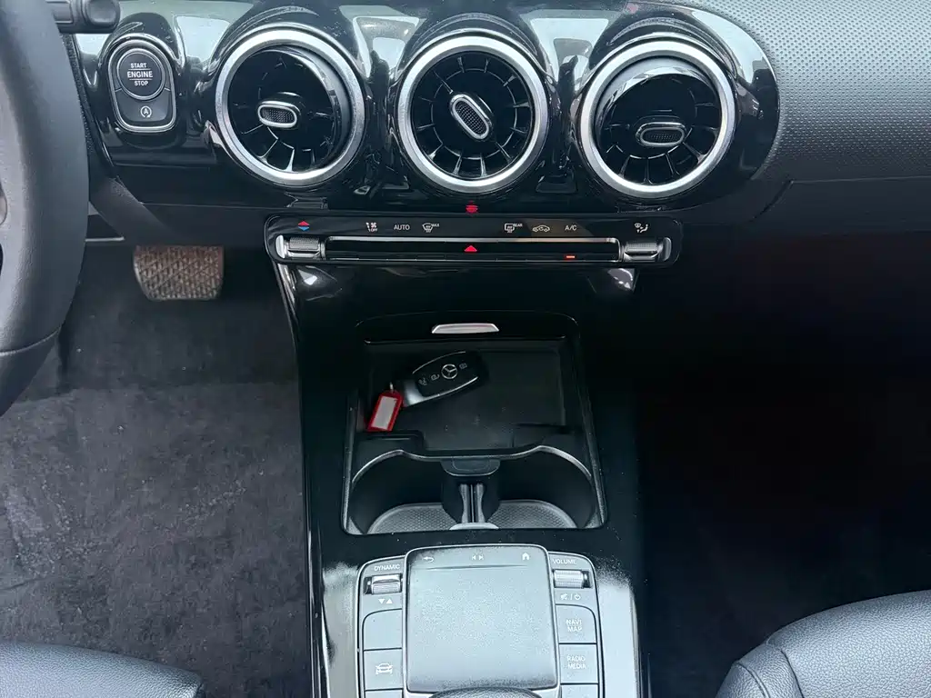 Mercedes-Benz A-Class 2023 — фото 12