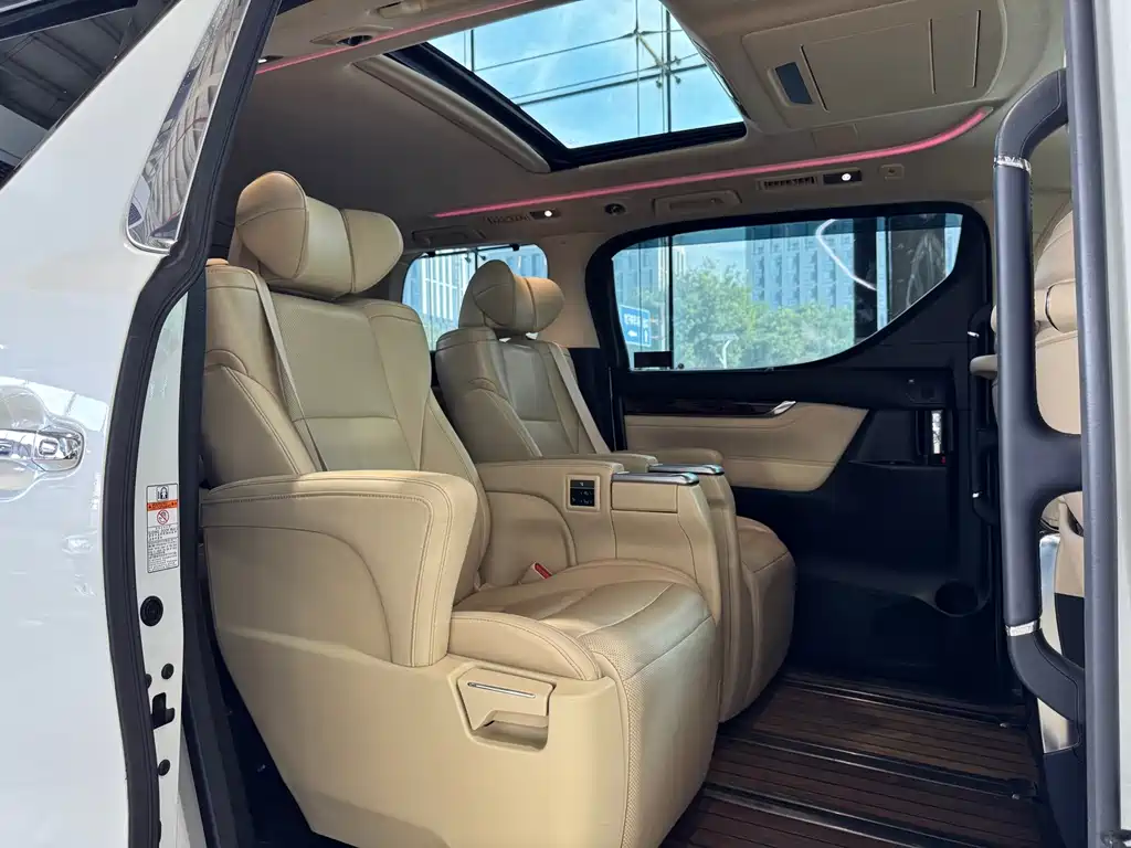 Toyota Alphard 2018 — фото 15